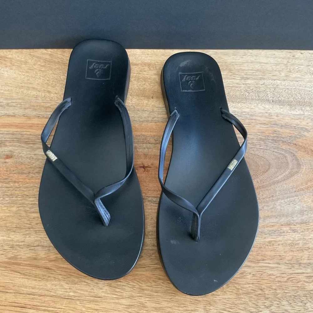 Reef Faux Leather Flip Flops - Picture 2 of 3